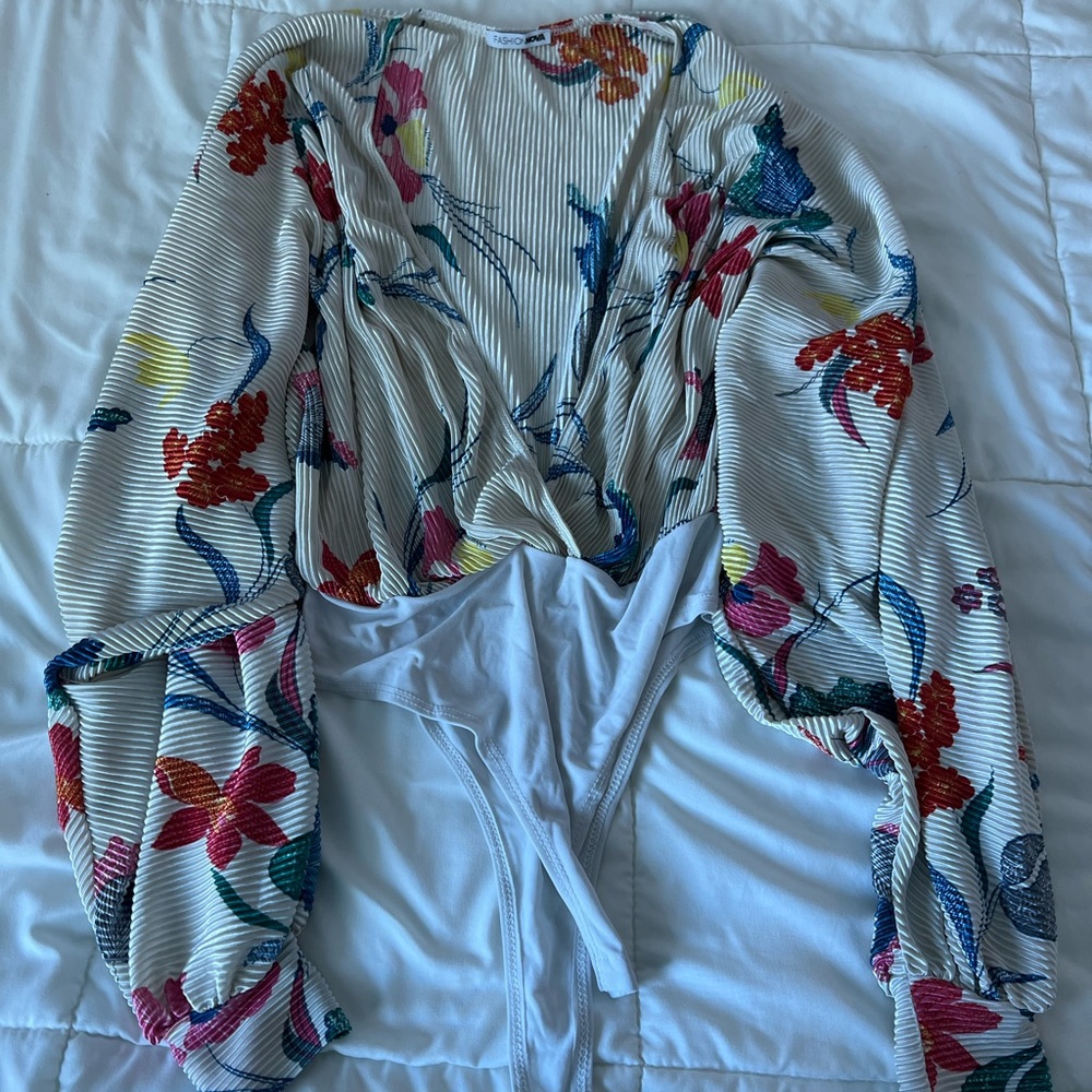 Bodysuit top - Floral - Medium - Fashion Nova - Picture 2 of 2